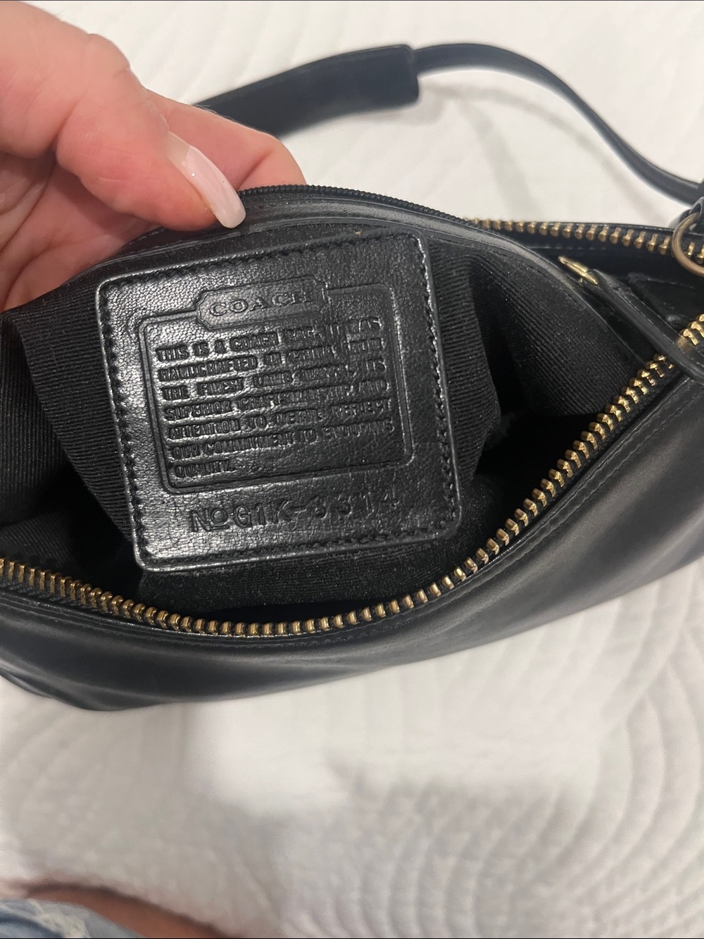 Vintage Coach Black Leather Shoulder Bag with Gold Hardware Accent - Picture 6 of 8